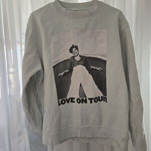Graphic 'Love On Tour' Photo Sweatshirt - Light Sage